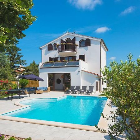 Villa Andrija Family Dream With Heated Pool At The Sea With Beautiful Garden, Outside Cinema And Kids Playground Фажана Екстер'єр фото