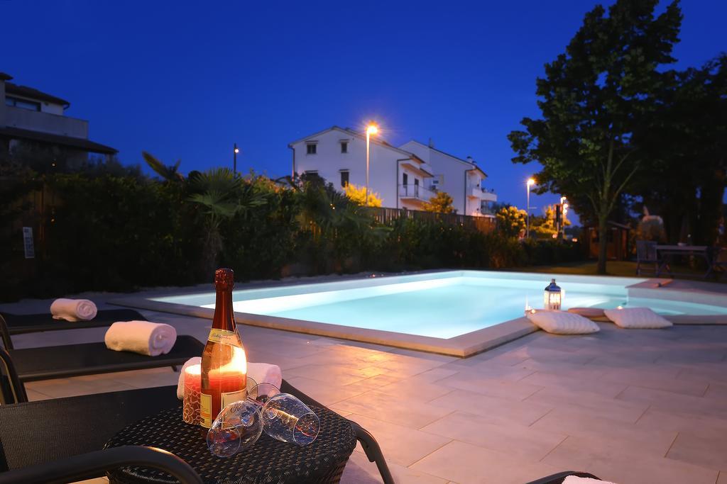 Villa Andrija Family Dream With Heated Pool At The Sea With Beautiful Garden, Outside Cinema And Kids Playground Фажана Екстер'єр фото