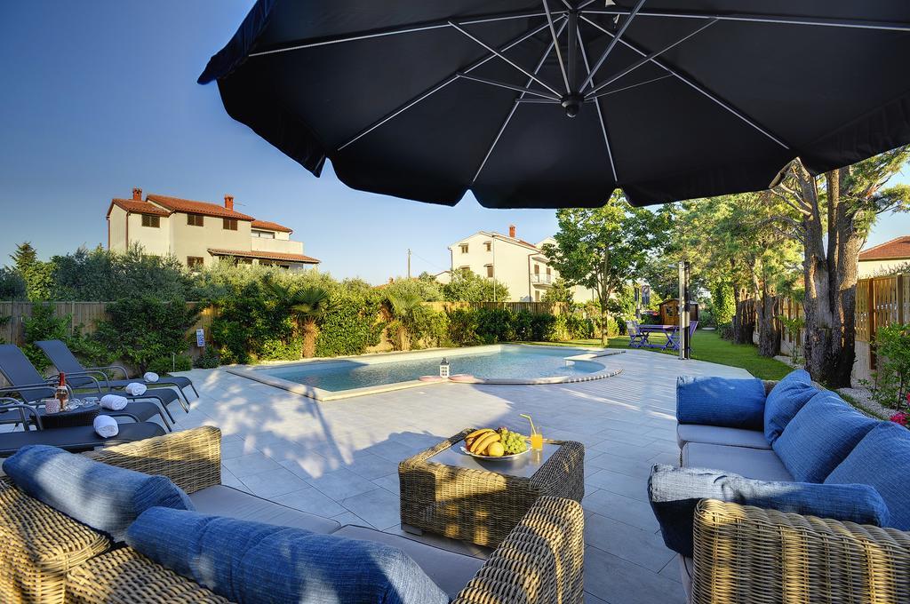 Villa Andrija Family Dream With Heated Pool At The Sea With Beautiful Garden, Outside Cinema And Kids Playground Фажана Екстер'єр фото