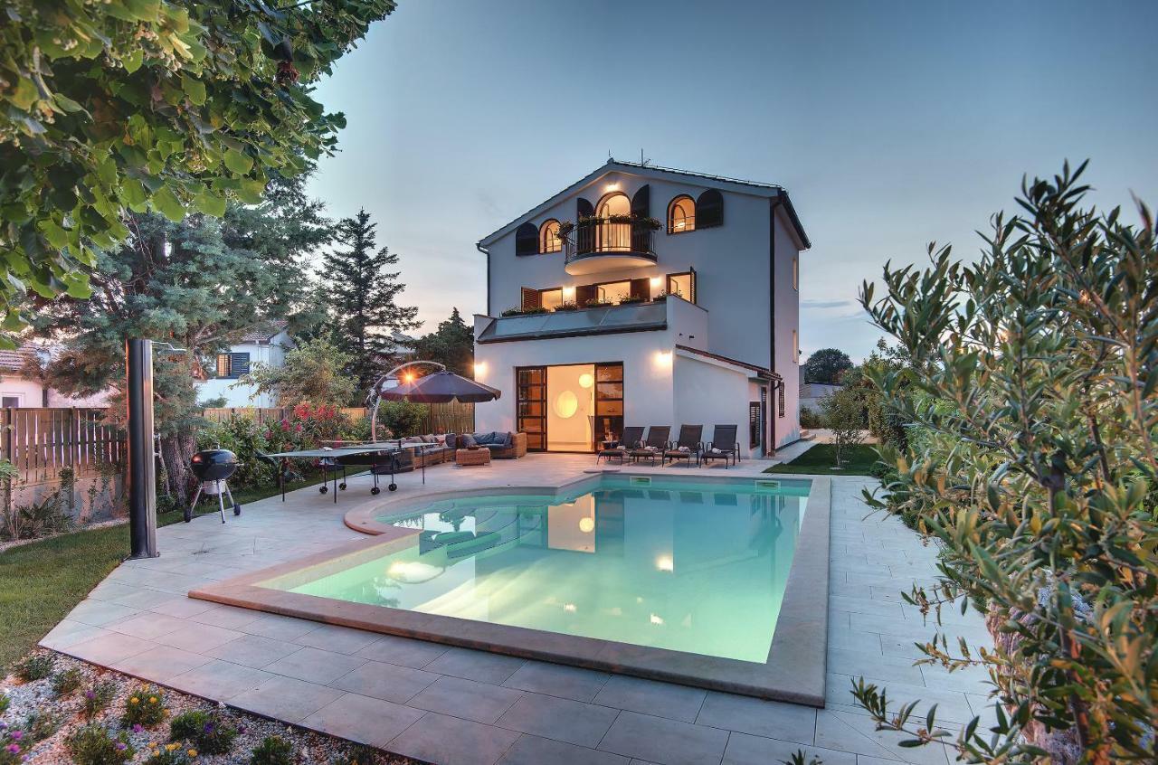 Villa Andrija Family Dream With Heated Pool At The Sea With Beautiful Garden, Outside Cinema And Kids Playground Фажана Екстер'єр фото