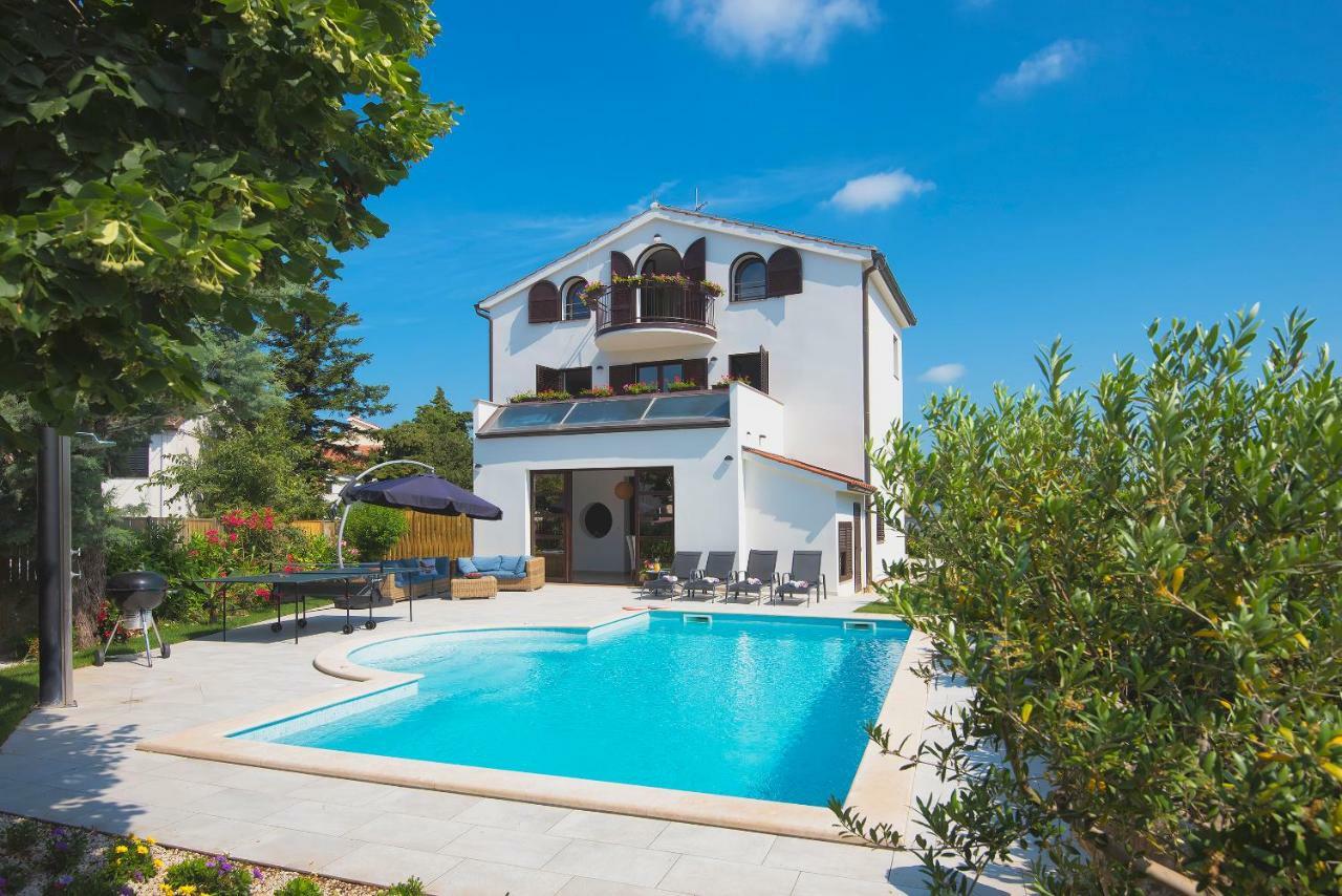 Villa Andrija Family Dream With Heated Pool At The Sea With Beautiful Garden, Outside Cinema And Kids Playground Фажана Екстер'єр фото